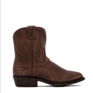 Frye Billy Western Short Ankle Boots Chocolate Brown Color Size 6.5